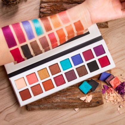 Palette de 16 Fards à Paupières Glamour 165g